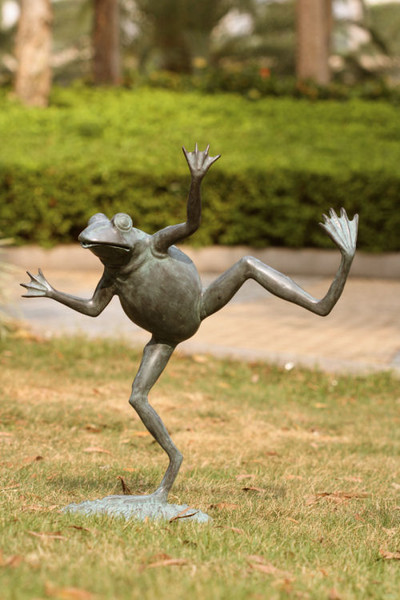Whimsical Dancing Frog Dancing Spitter Water Feature
